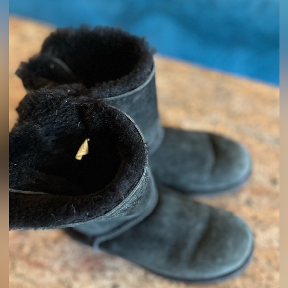 UGG Bow Tie Black Boots - Picture 11 of 12